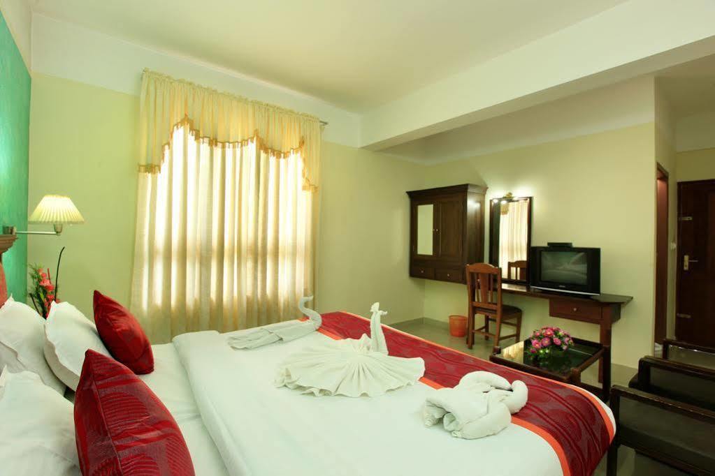 Spice Country Resort Chithirapuram Bagian luar foto